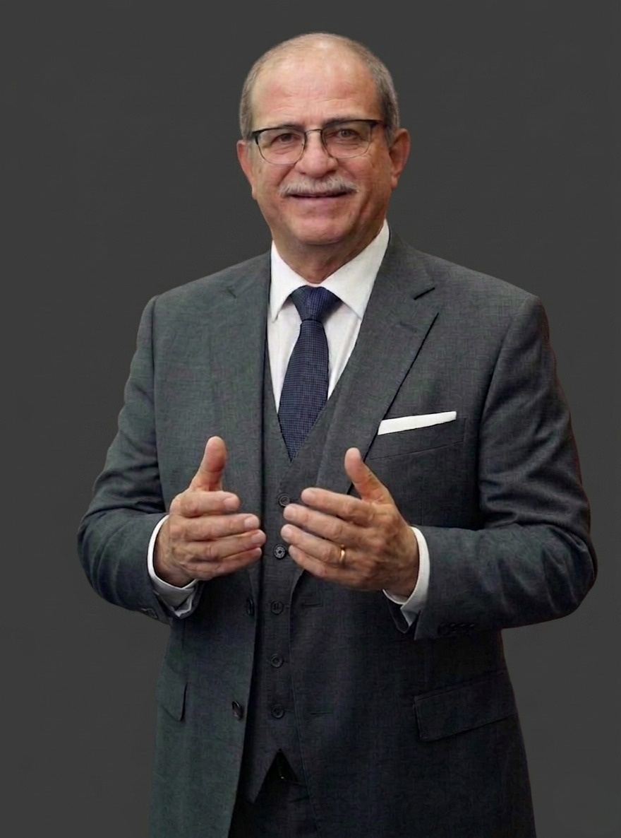 Luis Miguel Román Lira — Retrato profesional