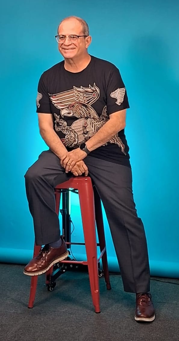 Luis Miguel con camiseta de águila